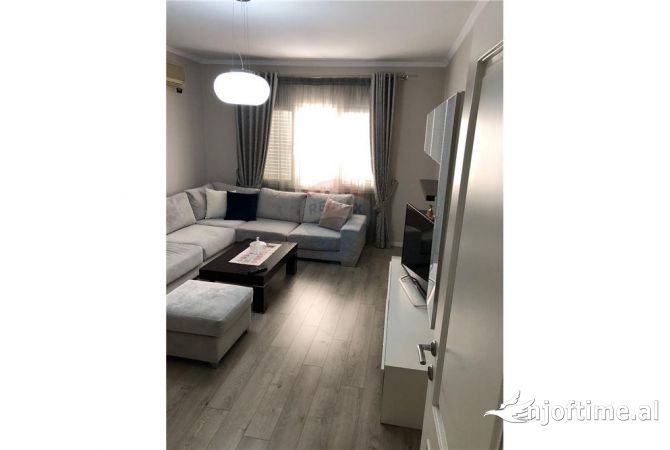 Shtepi me qera 2+1 ne Tirane - 650 Euro