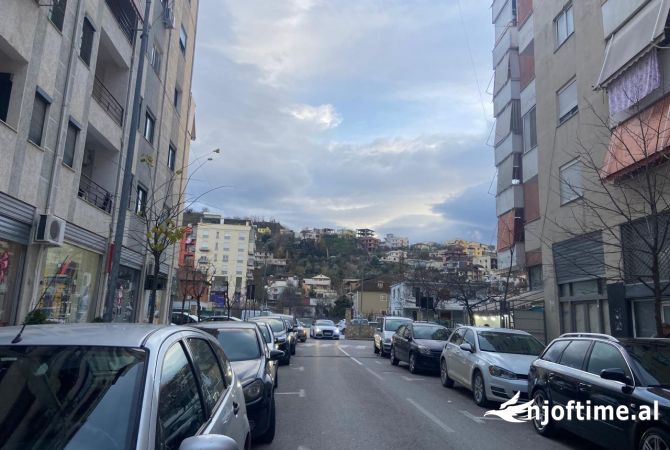 Ambient biznesi ne shitje 1+1 ne Tirane - 40,900 Euro