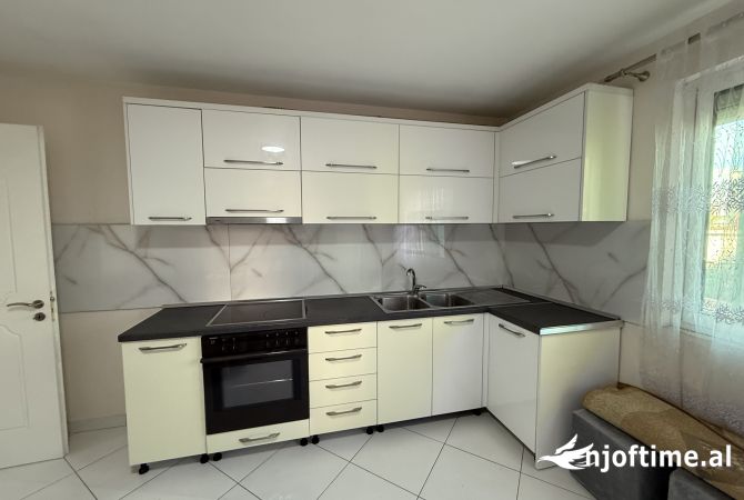 Shtepi me qera Apartament ne Tirane, 2+1, Mobilimi E mobiluar, Pagesa 550  Euro.