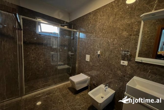 Shtepi me qera Vila Luksoze ne Tirane, 7+1, Mobilimi E mobiluar, Pagesa 2,250  Euro.