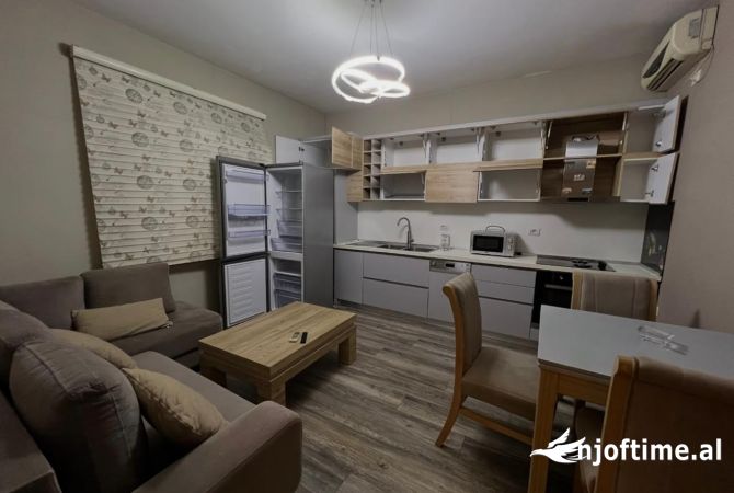 Shtepi me qera 7+1 ne Tirane - 2,250 Euro