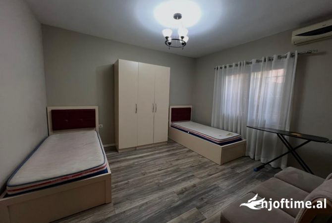 Shtepi me qera Vila Luksoze ne Tirane, 7+1, Mobilimi E mobiluar, Pagesa 2,250  Euro.
