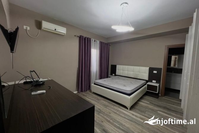 Shtepi me qera 7+1 ne Tirane - 2,250 Euro