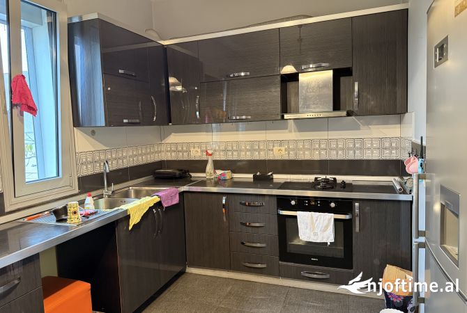 Shtepi me qera Vila Luksoze ne Tirane, 7+1, Mobilimi E mobiluar, Pagesa 2,250  Euro.