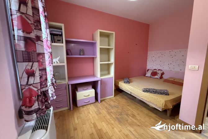Shtepi me qera Vila Luksoze ne Tirane, 7+1, Mobilimi E mobiluar, Pagesa 2,250  Euro.