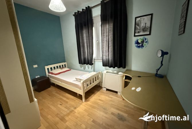 Shtepi me qera Vila Luksoze ne Tirane, 7+1, Mobilimi E mobiluar, Pagesa 2,250  Euro.