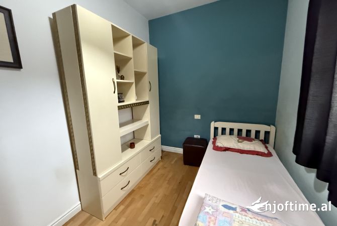 Shtepi me qera Vila Luksoze ne Tirane, 7+1, Mobilimi E mobiluar, Pagesa 2,250  Euro.