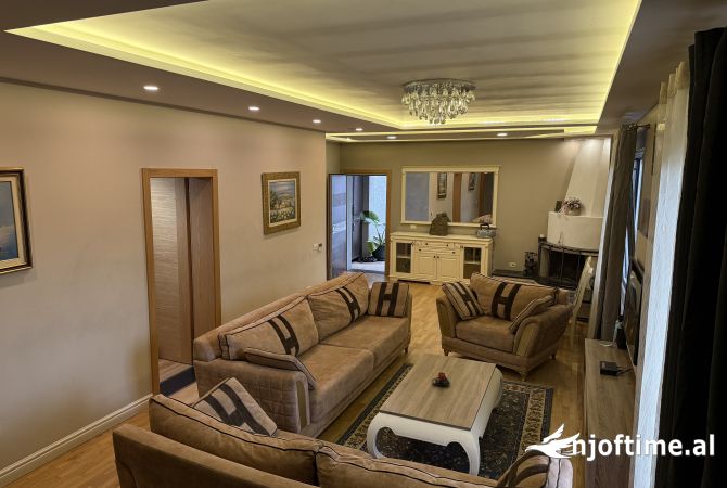 Shtepi me qera Vila Luksoze ne Tirane, 7+1, Mobilimi E mobiluar, Pagesa 2,250  Euro.