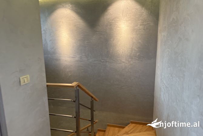 Shtepi me qera Vila Luksoze ne Tirane, 7+1, Mobilimi E mobiluar, Pagesa 2,250  Euro.