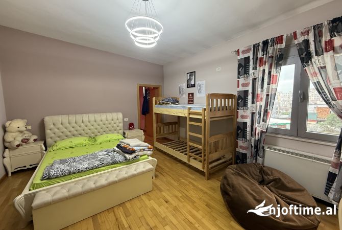 Shtepi me qera Vila Luksoze ne Tirane, 7+1, Mobilimi E mobiluar, Pagesa 2,250  Euro.