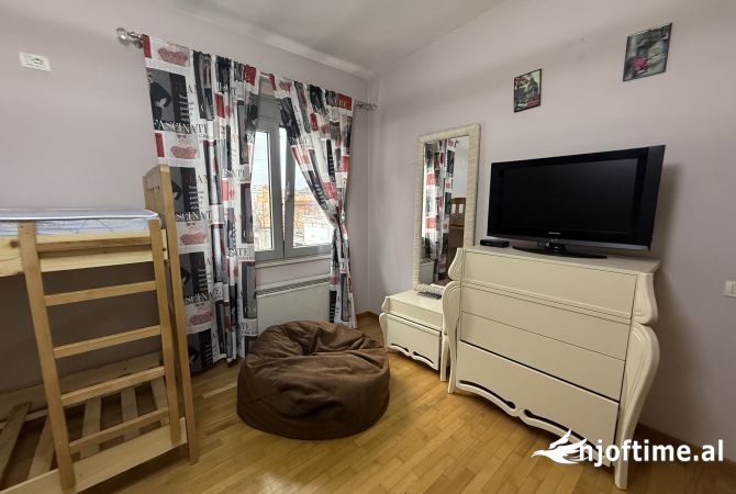 Shtepi me qera Vila Luksoze ne Tirane, 7+1, Mobilimi E mobiluar, Pagesa 2,250  Euro.