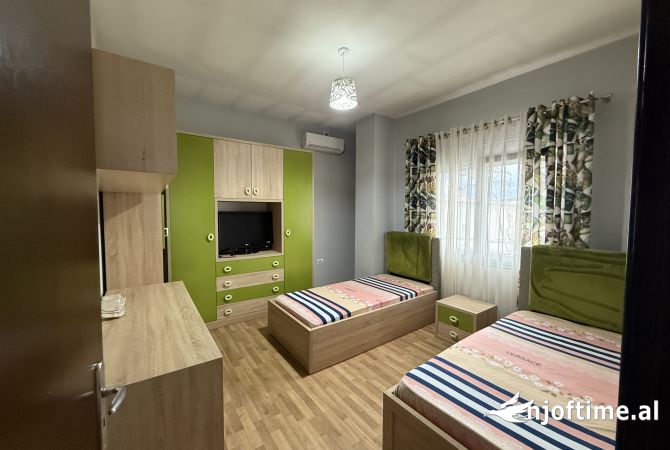 Shtepi me qera Vila Luksoze ne Tirane, 3+1, Mobilimi E mobiluar, Pagesa 1,350  Euro.
