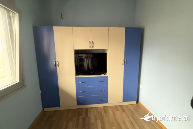 Shtepi me qera Vila Luksoze ne Tirane, 3+1, Mobilimi E mobiluar, Pagesa 1,350  Euro.