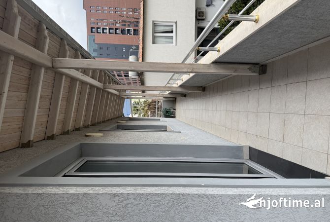 Shtepi me qera Vila Luksoze ne Tirane, 3+1, Mobilimi E mobiluar, Pagesa 1,350  Euro.