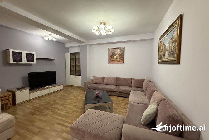 Shtepi me qera 3+1 ne Tirane - 1,350 Euro