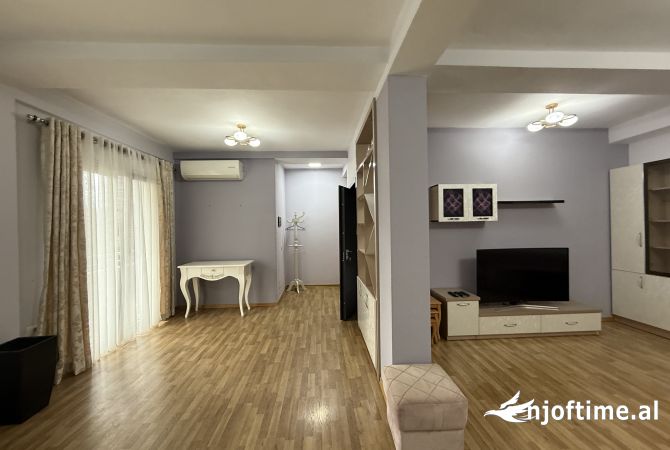 Shtepi me qera 3+1 ne Tirane - 1,350 Euro