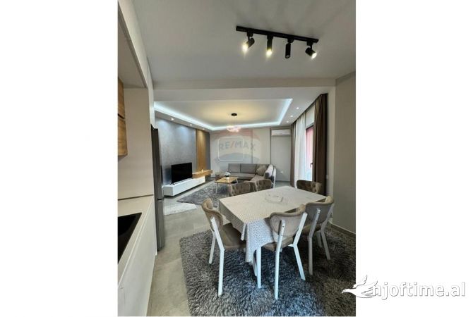 Shtepi me qera Apartament ne Tirane, 2+1, Mobilimi E mobiluar, Pagesa 800  Euro.