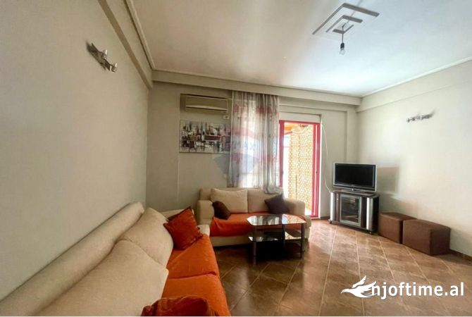 Shtepi me qera Apartament ne Tirane, 2+1, Mobilimi E mobiluar, Pagesa 350  Euro.