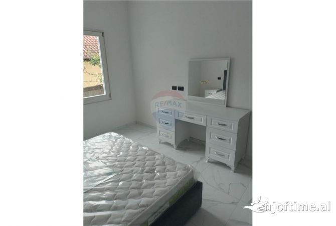 Shtepi me qera Apartament ne Tirane, 2+1, Mobilimi E mobiluar, Pagesa 400  Euro.