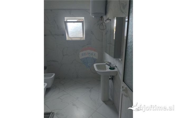 Shtepi me qera Apartament ne Tirane, 2+1, Mobilimi E mobiluar, Pagesa 400  Euro.