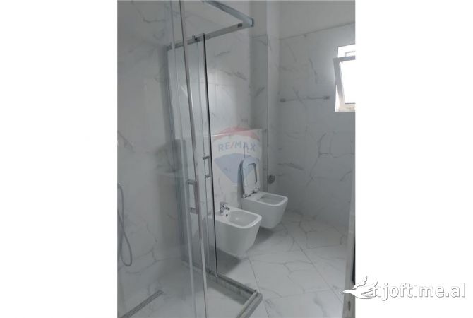 Shtepi me qera Apartament ne Tirane, 2+1, Mobilimi E mobiluar, Pagesa 400  Euro.