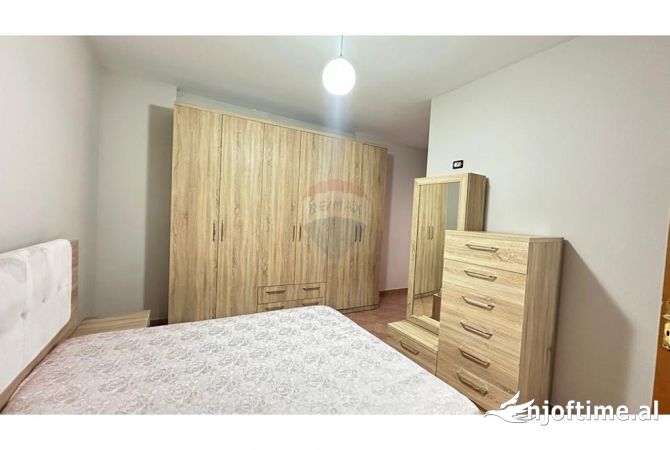 Shtepi me qera Apartament ne Tirane, 2+1, Mobilimi E mobiluar, Pagesa 650  Euro.