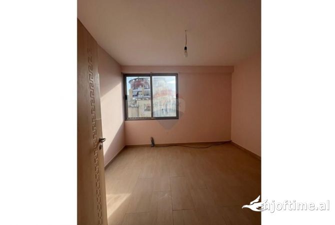 Ambient biznesi me qera 3+1 ne Tirane - 600 Euro