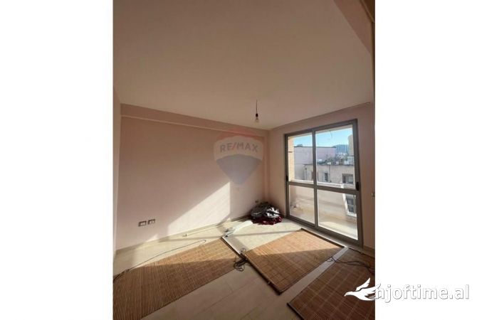 Ambient biznesi me qera 3+1 ne Tirane - 600 Euro