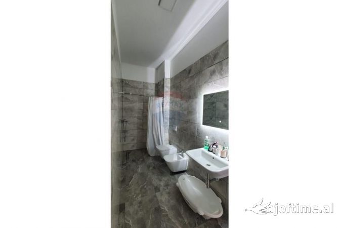 Shtepi me qera Apartament ne Tirane, 2+1, Mobilimi E mobiluar, Pagesa 800  Euro.