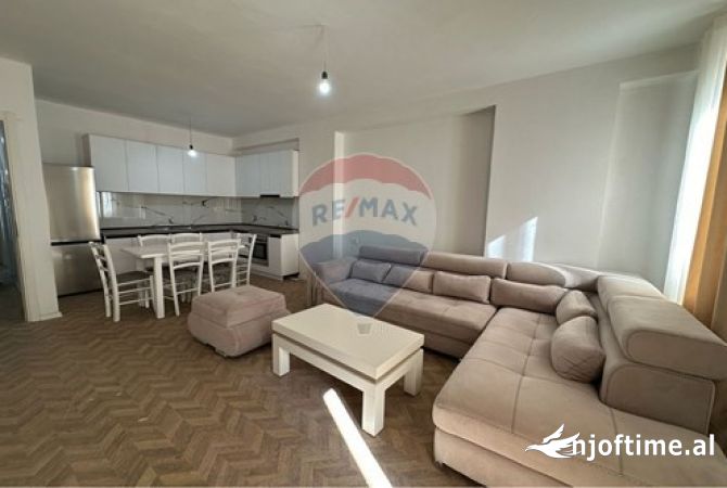 Shtepi me qera Apartament ne Tirane, 2+1, Mobilimi E mobiluar, Pagesa 650  Euro.