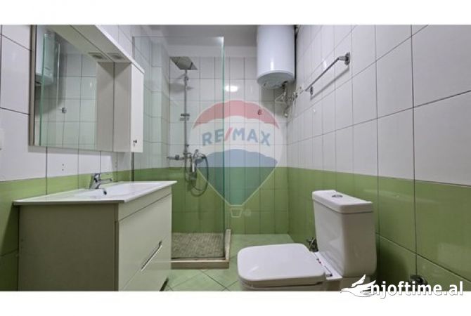 Shtepi me qera Apartament ne Tirane, 3+1, Mobilimi Pjeserisht e mobiluar, Pagesa 700  Euro.