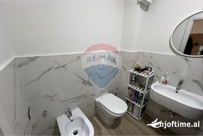 Shtepi me qera Apartament ne Tirane, 2+1, Mobilimi E mobiluar, Pagesa 750  Euro.