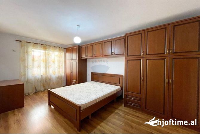 Shtepi me qera Apartament ne Tirane, 2+1, Mobilimi E mobiluar, Pagesa 500  Euro.
