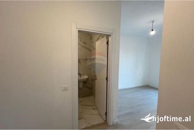 Ambient biznesi me qera 1+1 ne Tirane - 750 Euro