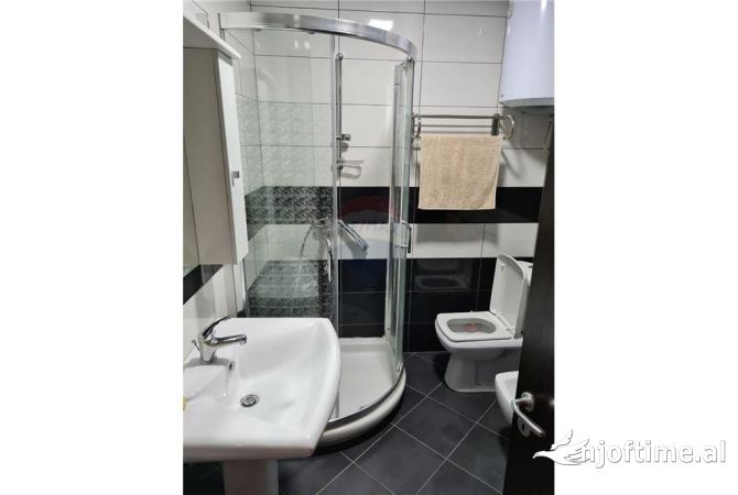Shtepi me qera Apartament ne Tirane, 2+1, Mobilimi E mobiluar, Pagesa 650  Euro.
