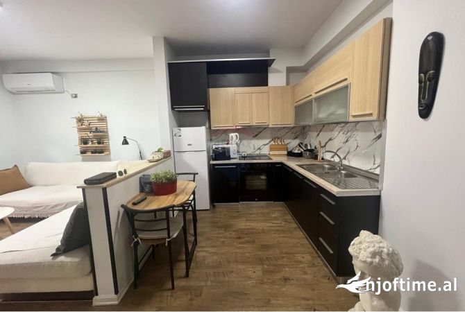 Shtepi me qera Apartament ne Tirane, 1+1, Mobilimi E mobiluar, Pagesa 600  Euro.