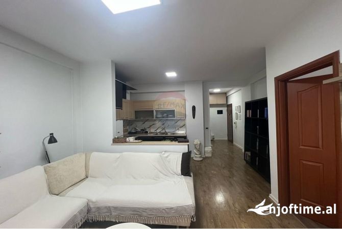 Shtepi me qera Apartament ne Tirane, 1+1, Mobilimi E mobiluar, Pagesa 600  Euro.