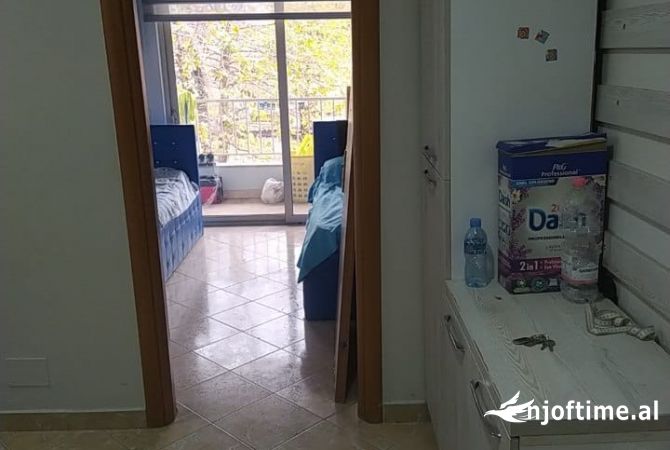 Shtepi ne shitje Apartament ne Tirane, 2+1, Mobilimi E mobiluar, Pagesa 112,000  Euro.