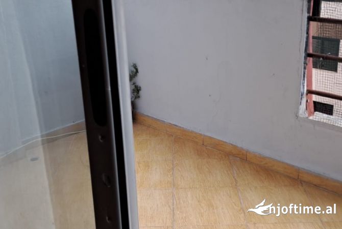 Shtepi ne shitje Apartament ne Tirane, 1+1, Mobilimi E mobiluar, Pagesa 70,000  Euro.