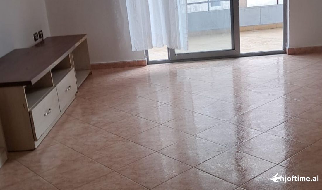 Shtepi ne shitje Apartament ne Tirane, 1+1, Mobilimi E mobiluar, Pagesa 70,000  Euro.