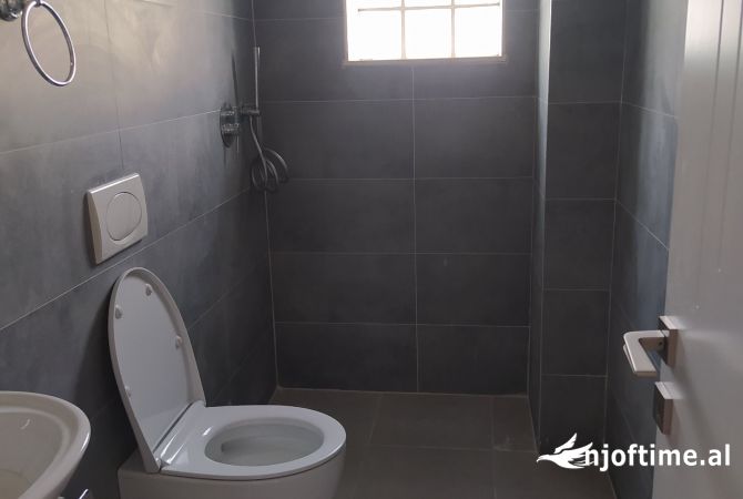 Shtepi me qera Apartament ne Tirane, 1+1, Mobilimi E mobiluar, Pagesa 35,000  Leke.