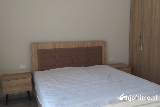 Shtepi me qera Apartament ne Tirane, Garsoniere, Mobilimi E mobiluar, Pagesa 28,000  Leke.