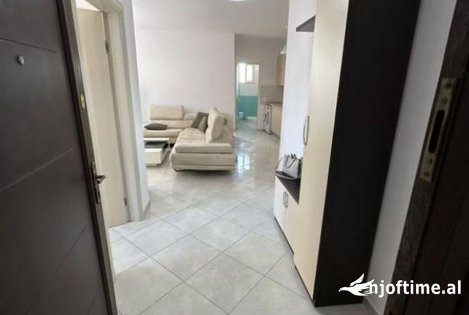 Shtepi ne shitje Apartament ne Durres, 2+1, Mobilimi E mobiluar, Pagesa 150,000  Euro.