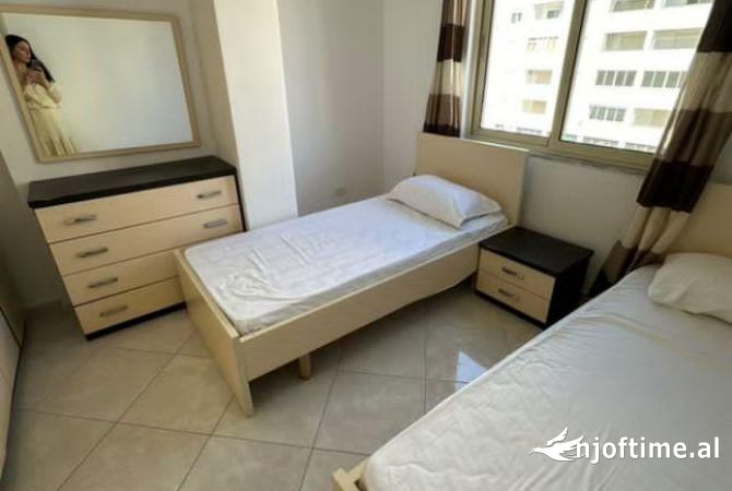 Shtepi ne shitje Apartament ne Durres, 2+1, Mobilimi E mobiluar, Pagesa 150,000  Euro.
