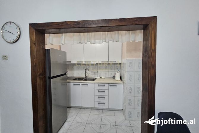 Shtepi me qera Apartament ne Tirane, 2+1, Mobilimi E mobiluar, Pagesa 500  Euro.