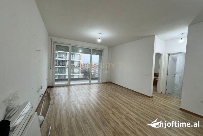 Shtepi ne shitje Apartament ne Tirane, 2+1, Mobilimi Pjeserisht e mobiluar, Pagesa 230,000  Euro.