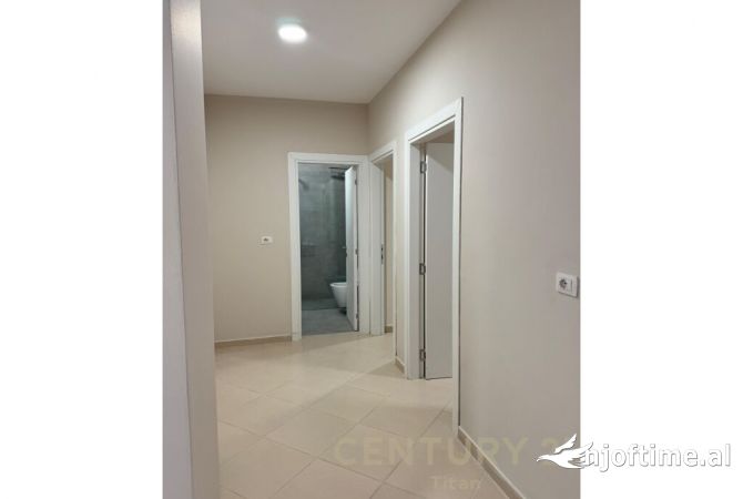 Shtepi me qera Apartament ne Tirane, 2+1, Mobilimi E mobiluar, Pagesa 700  Euro.
