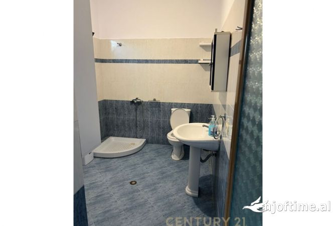 Shtepi me qera 2+1 ne Tirane - 410 Euro