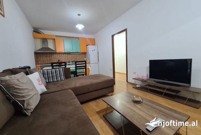 Shtepi me qera Apartament ne Tirane, 2+1, Mobilimi E mobiluar, Pagesa 500  Euro.