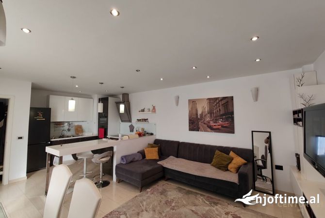 Shtepi me qera Apartament ne Tirane, 2+1, Mobilimi E mobiluar, Pagesa 800  Euro.